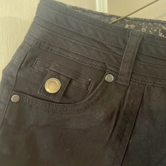 Dakota Blue Women's Short Mid Rise Pocket Flaps with Button Black - Picture 4 of 10